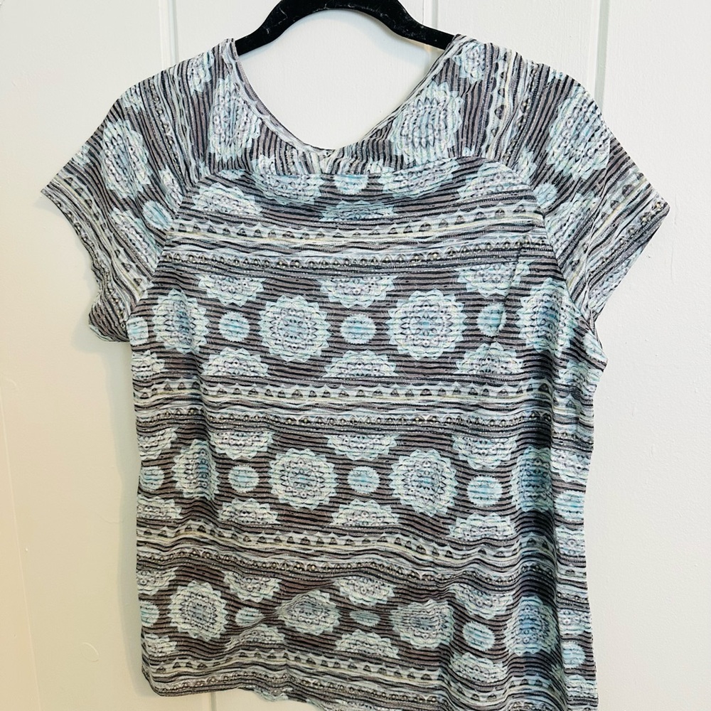 NWT Aventura Short Sleeve Patterned Tee in Blue and Gray - Picture 2 of 8